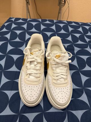 Zapatillas Nike Talla 37.5 Doradas