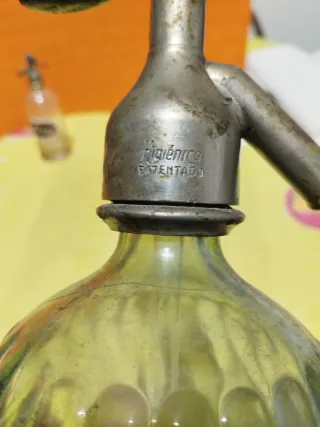 2 Sifones antiguos de vidrio