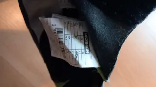 Arnés escalada infantil y pies de gato