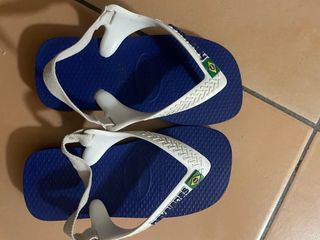 Chanclas Havaianas niño azul y blanco es talla 23/