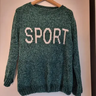 Jersey verde con palabra SPORT