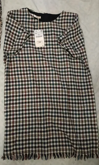 Vestido Zara de cuadros con cremallera trasera