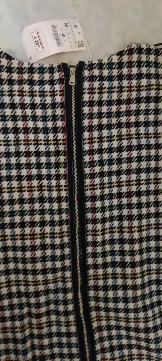Vestido Zara de cuadros con cremallera trasera