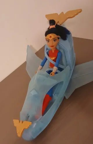 Wonder Woman e aereo invisibile