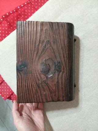 Scatola in legno decorata con mappa vintage