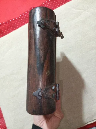 Scatola in legno decorata con mappa vintage