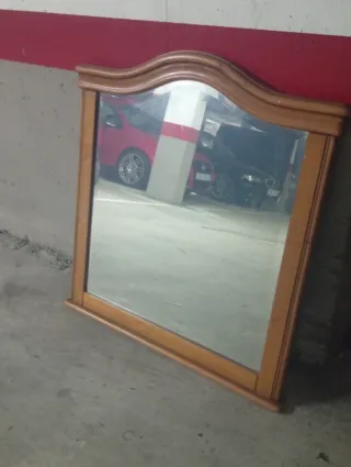 Espejo grande de madera y cristal