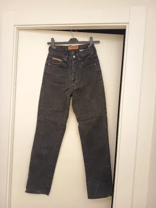 Vaquero Chevignon negro talla 29.