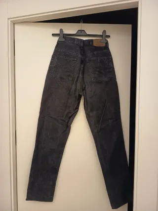 Vaquero Chevignon negro talla 29.