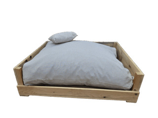 Cama y comedero madera hecho a mano