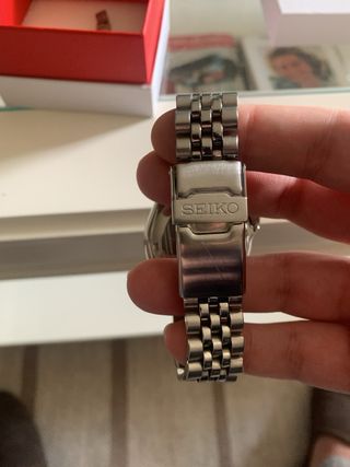 Reloj Seiko GMT Negro y Plateado