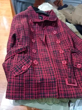 Chaqueta de cuadros roja y negra