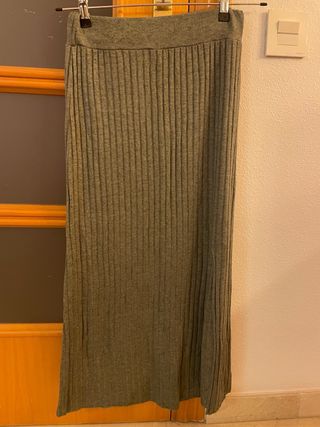 Falda larga gris invierno