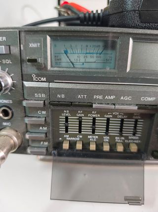 Emisora Icom IC-735 HF Transceiver