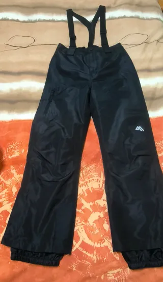 Conjunto chamarra y pantalón nieve. Negociable