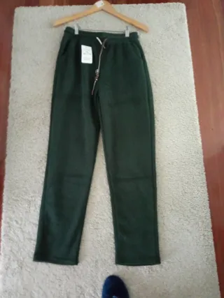 Pantalón verde cómodo