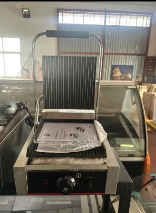 Plancha Grill Eléctrica Simple.