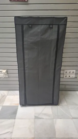 Armario portátil con funda