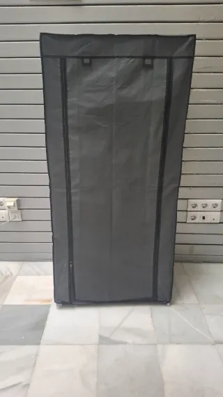 Armario portátil con funda