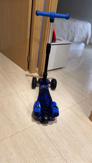 Patinete 4 ruedas azul