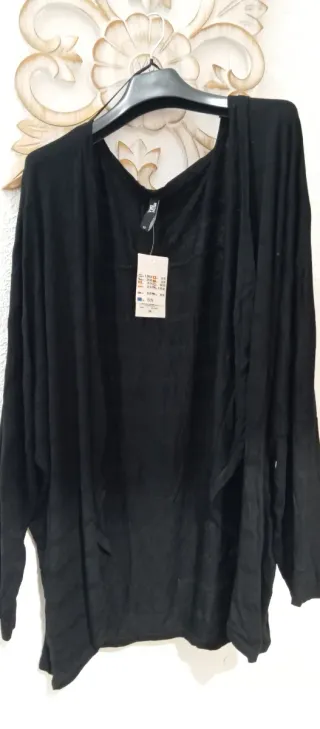 Camiseta Bpc  Animal Print y chaqueta Negra