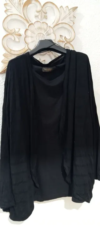 Camiseta Bpc  Animal Print y chaqueta Negra