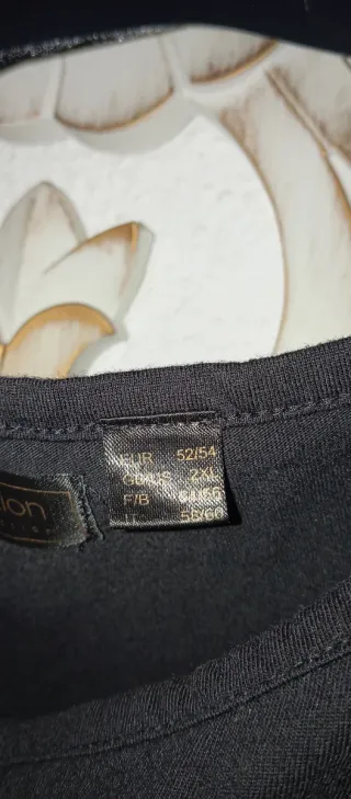 Camiseta Bpc  Animal Print y chaqueta Negra