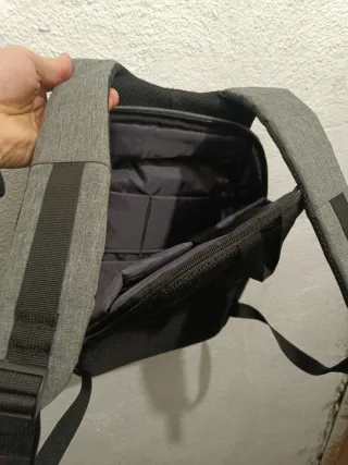 Mochila Antirrobo Negra y Gris