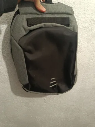 Mochila Antirrobo Negra y Gris