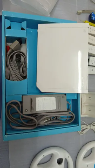 Nintendo Wii completa. accesorios y Volantes.