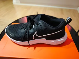 Nike React Miler 2 WMNS Negro/Blanco.