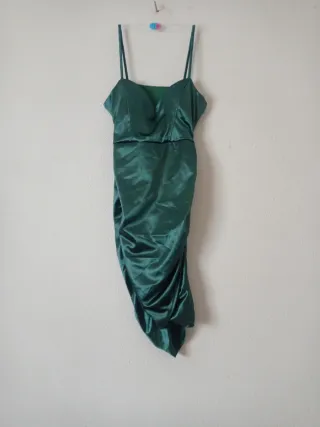 Vestido fiesta satén verde tirantes