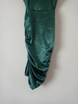 Vestido fiesta satén verde tirantes