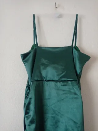 Vestido fiesta satén verde tirantes