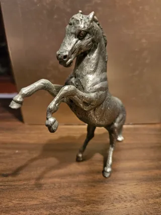 Cavallino in metallo