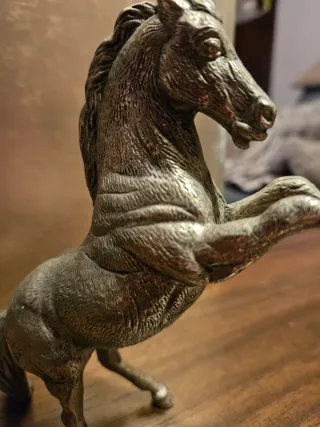 Cavallino in metallo