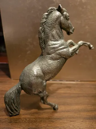 Cavallino in metallo