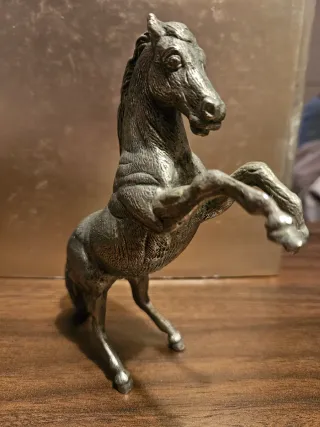 Cavallino in metallo