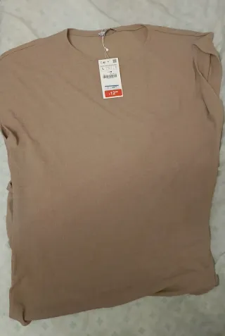 Camiseta fina de Zara anudada