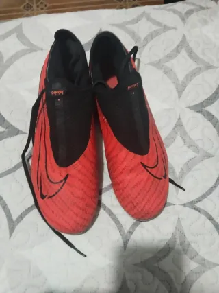Botas Nike Phantom gama media