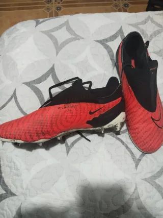 Botas Nike Phantom gama media