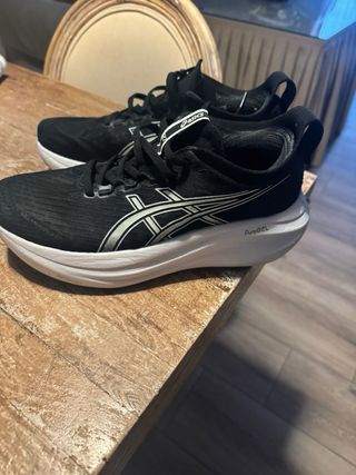 Zapatillas Asics Nimbus 27 Reestreno