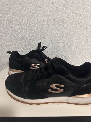 Zapatillas Skechers Negras y Doradas