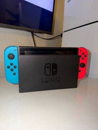 Nintendo Switch + Mario Kart 8 Deluxe