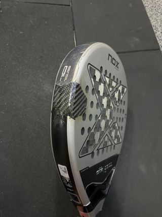 Pala de pádel NOX AT10 reparada