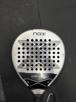 Pala de pádel NOX AT10 reparada