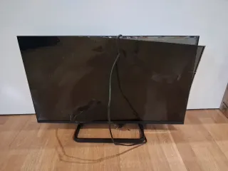 Smart TV Peaq 32" Rota para Piezas