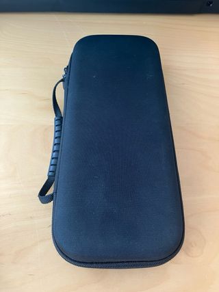 Nintendo Switch OLED con controller rosso Mario e altro