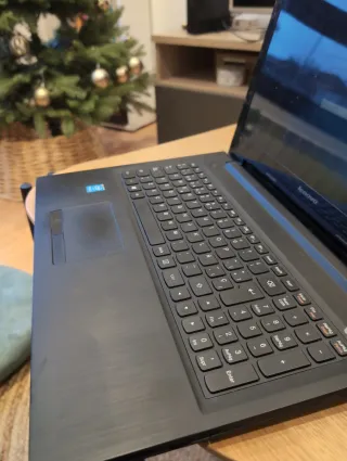 Ordenador Lenovo Negro. Características en foto