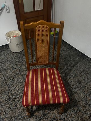 Mesa redonda de madera y 6 sillas